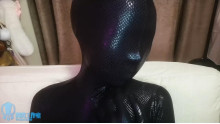 蛇の皮 全身タイツ ブラックマンバ  全身拘束ソファー

